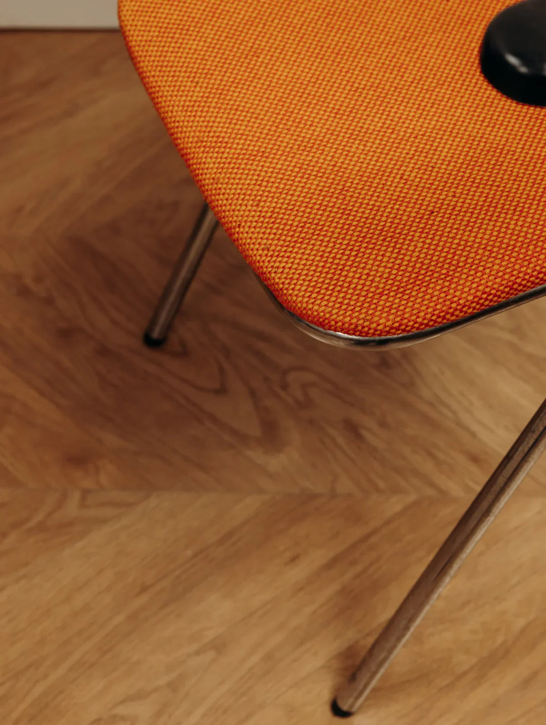 alma-chaise-orange-762-7