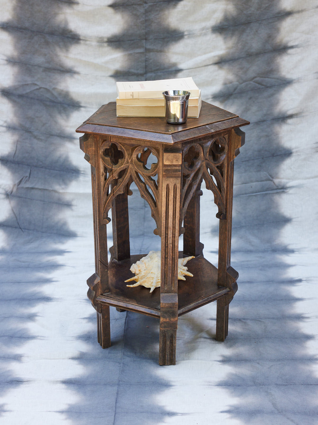 francine-table-appoint-bois-gothique-style-1114-2