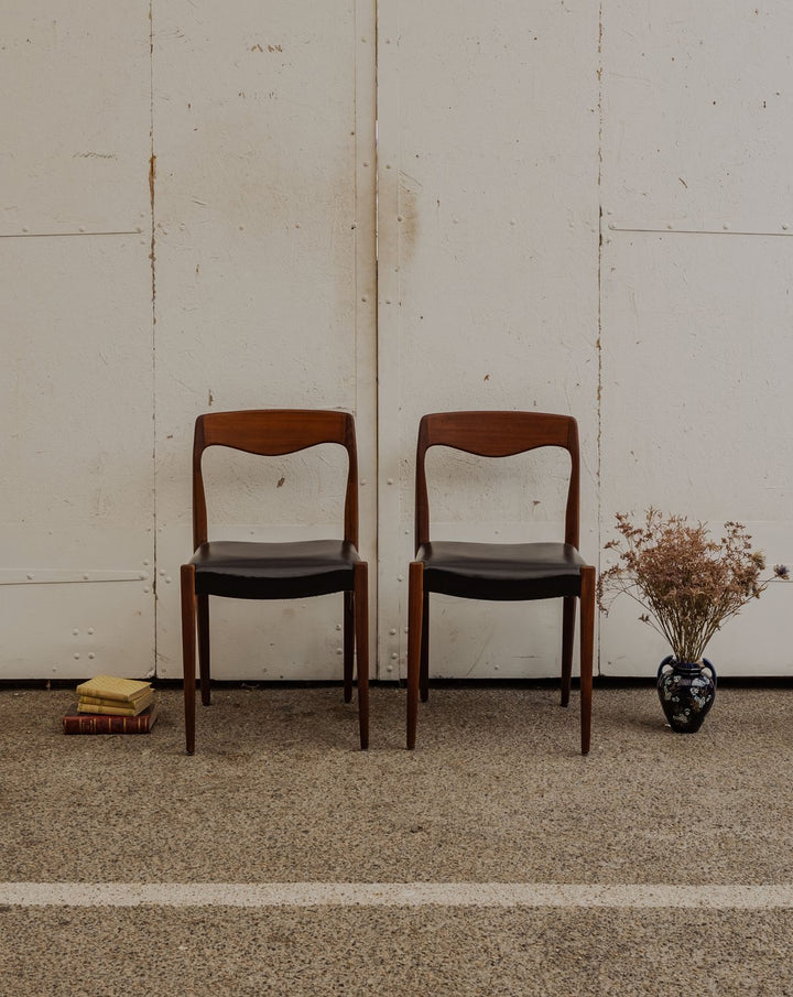 alma-paire-chaises-scandinaves-1603-1