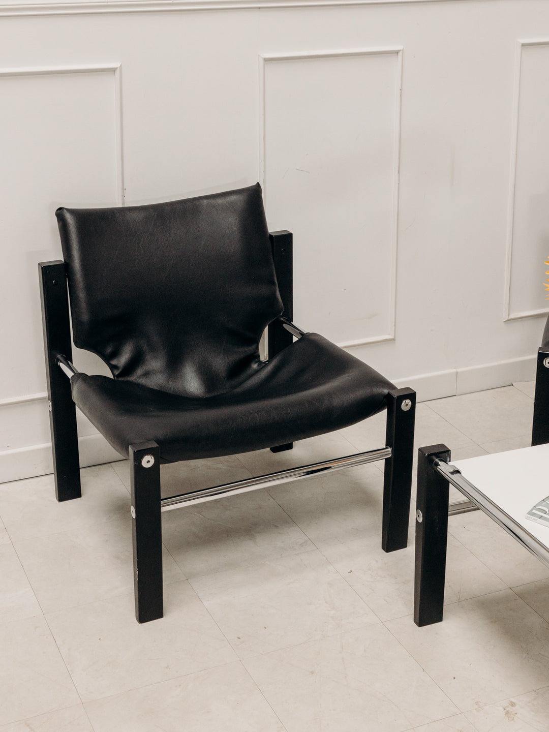 auguste-ensemble-table-et-chaises-cuir-6-4