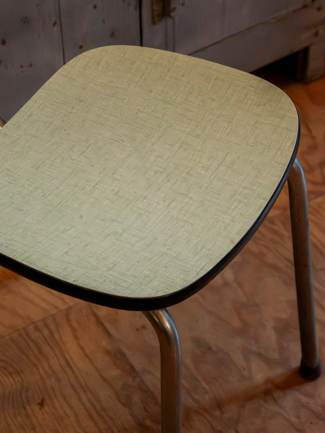 alma-chaise-formica-2033-4