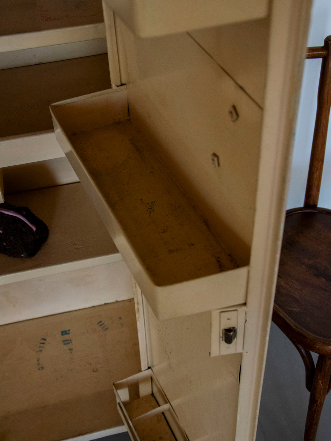 magda-armoire-metal-152-12