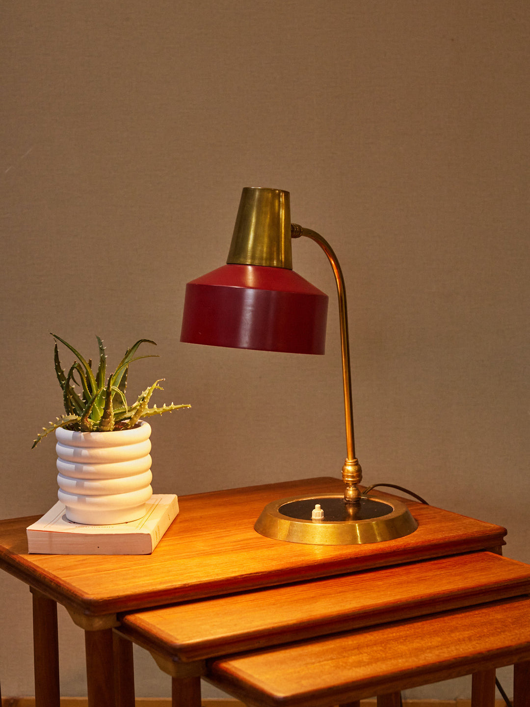 julia-lampe-a-poser-laiton-1060-2
