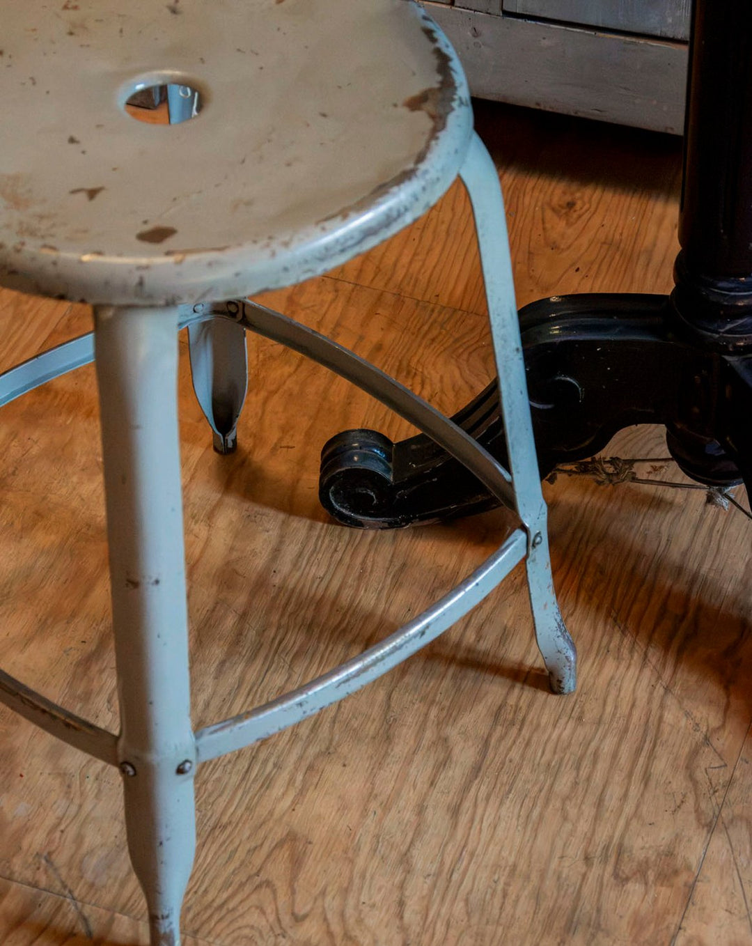 regis-tabouret-bois-1587-1