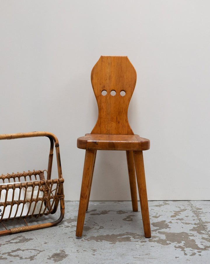 claude-chaise-bois-brutaliste-1720-1