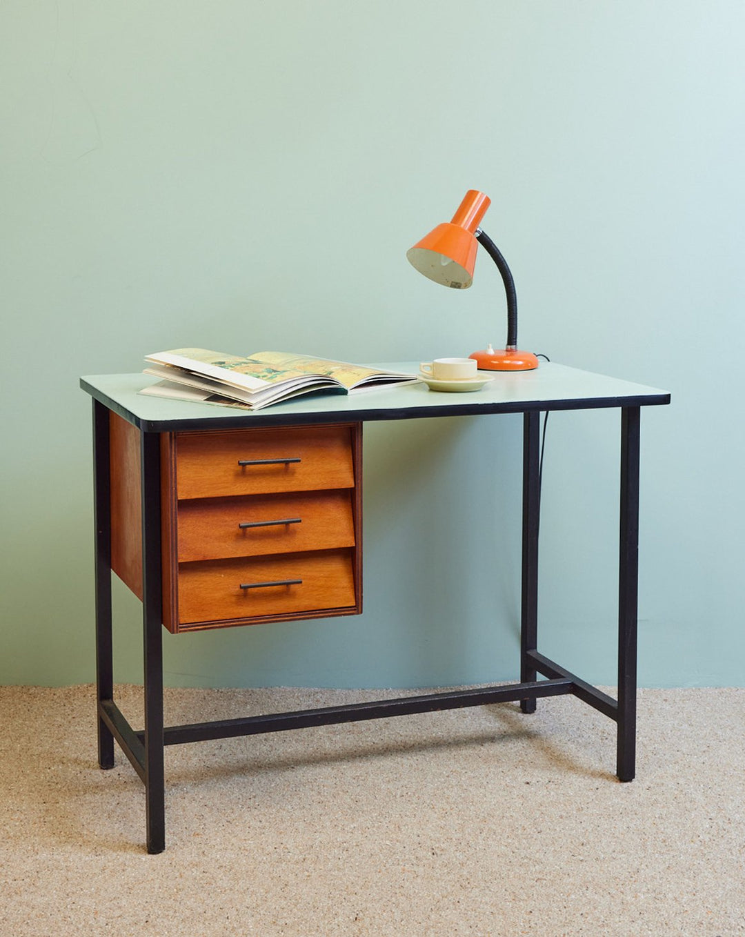 yvan-bureau-metal-bois-menthe-noir-vintage-575-1