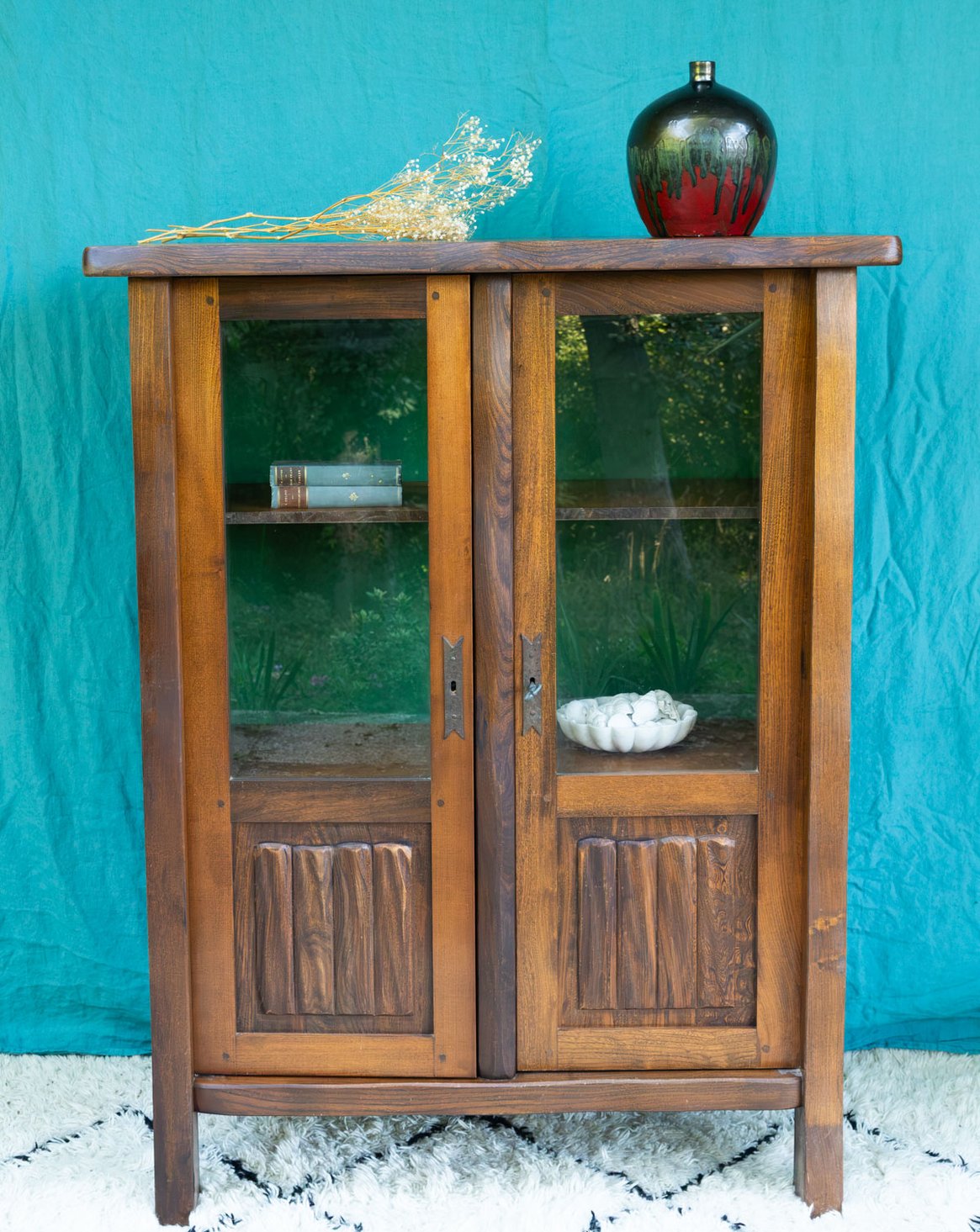 victoria-vitrine-bois-brutaliste-1355-1