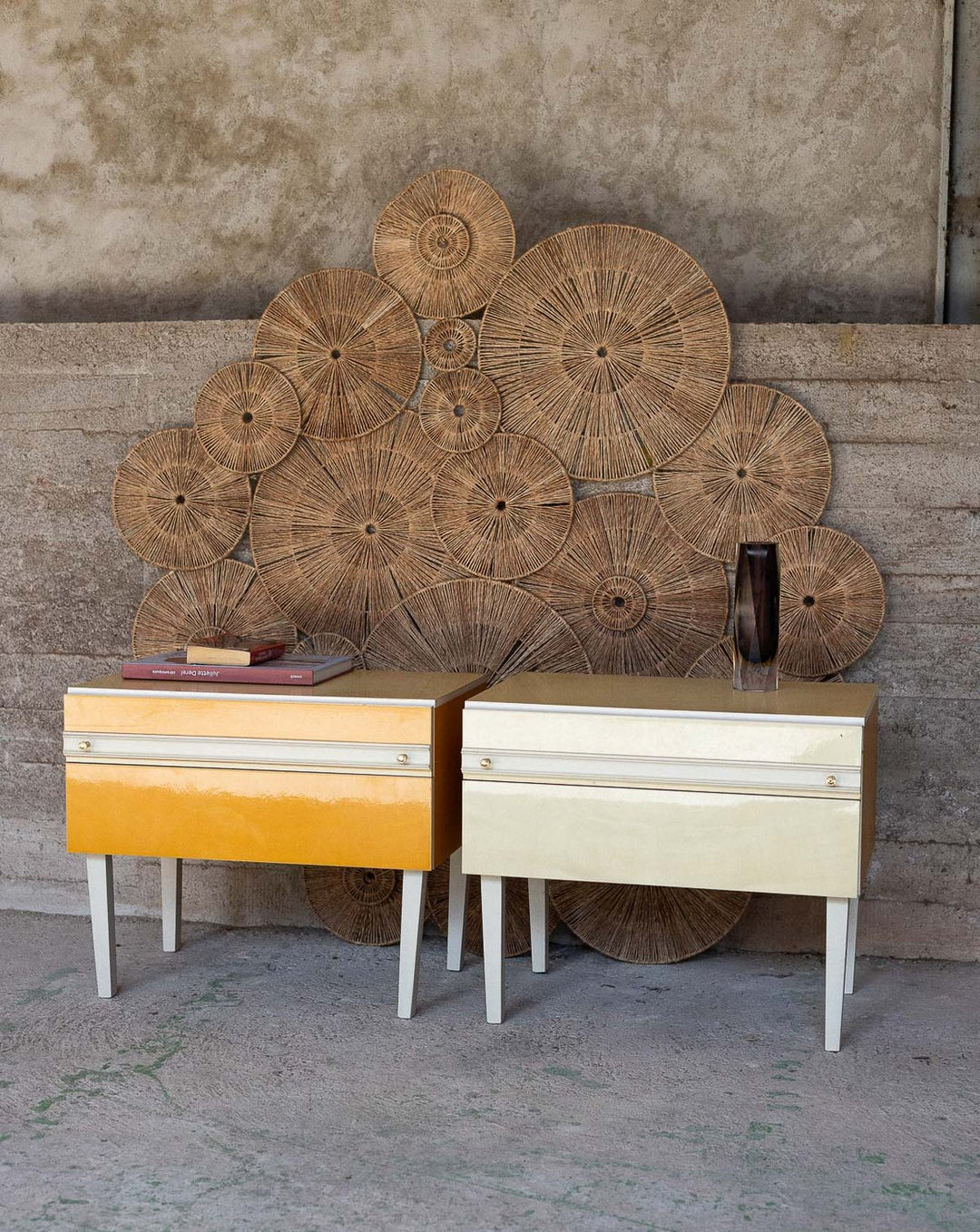 maia-table-chevet-bois-années70-moulures-1565-1
