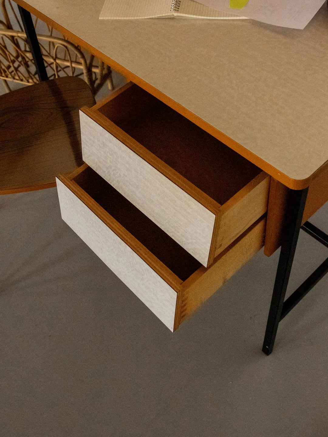 yvan-bureau-formica-512-3
