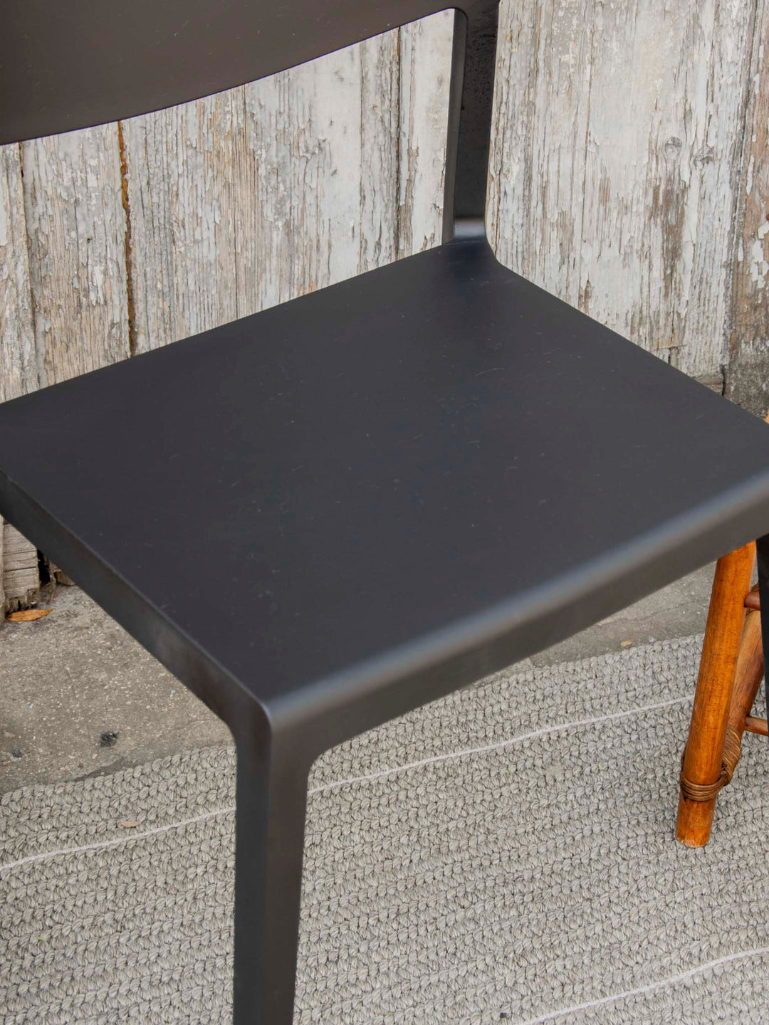 alma-chaise-plastique-noir-1760-5