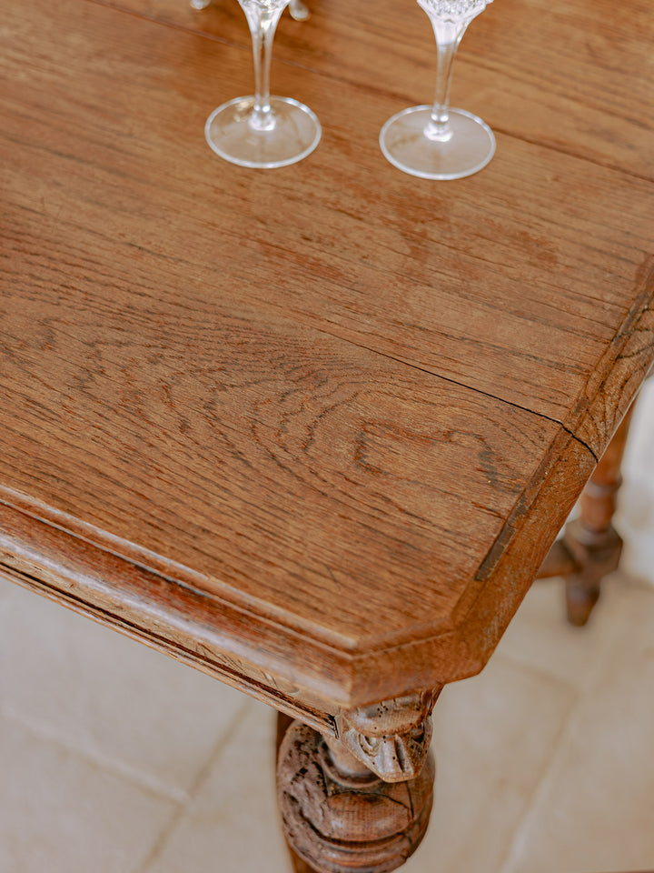 francine-table-appoint-bois-sculpté-moyen-âge-1113-6