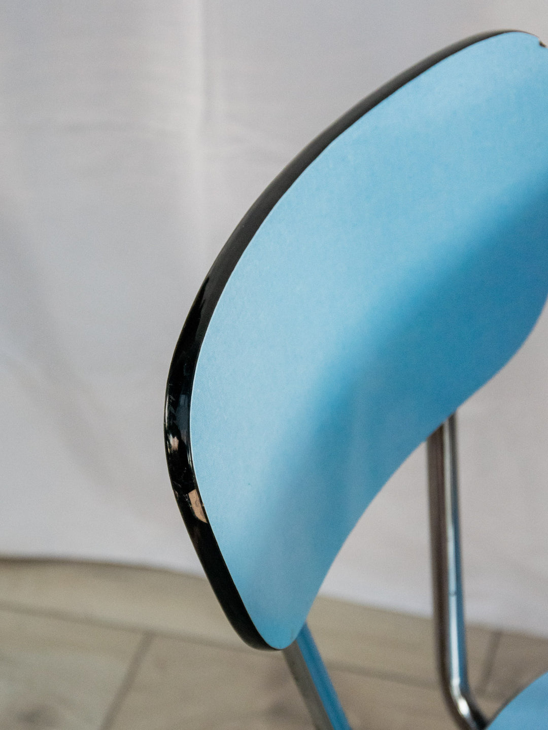 auguste-ensemble-table-et-chaises-formica-9-10