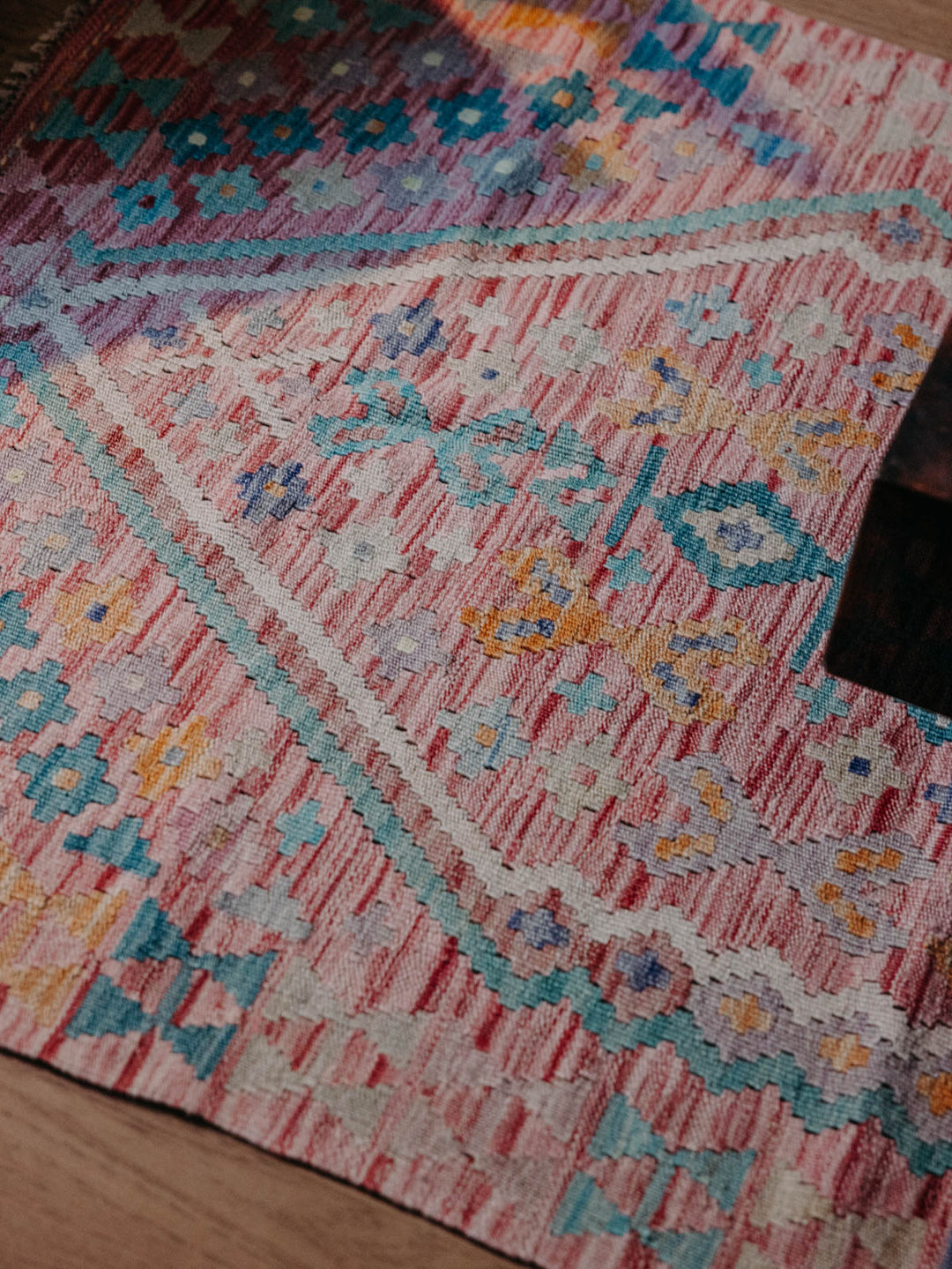 eddy-tapis-kilim-laine-bleu-rouge-370-2
