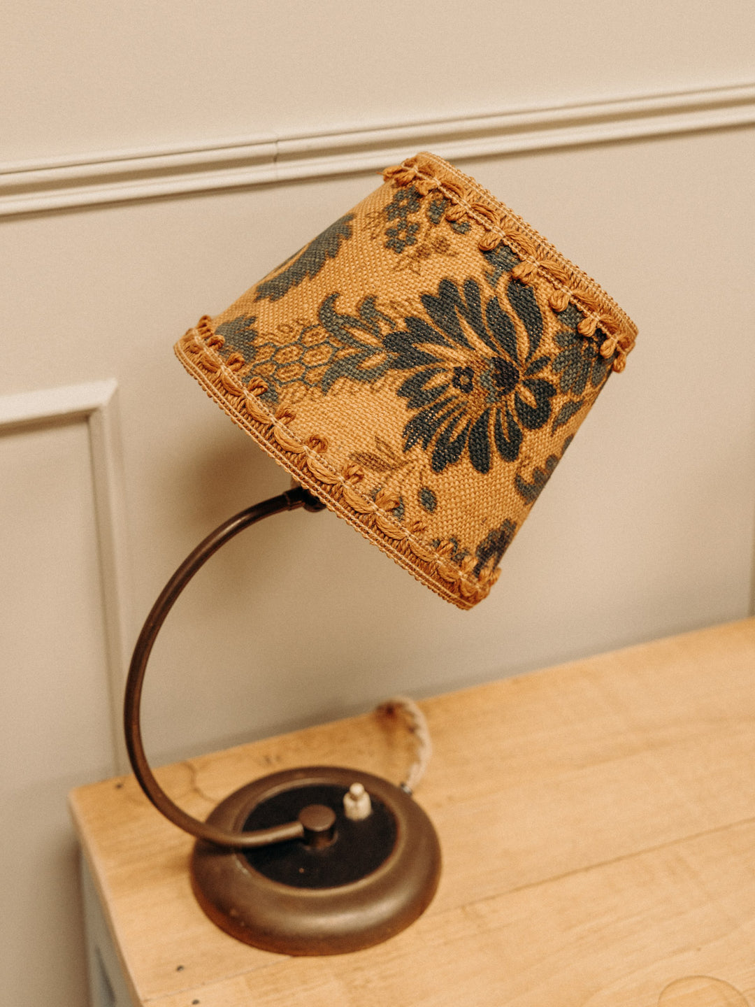 suzanne-lampe-a-poser-rotin-585-3