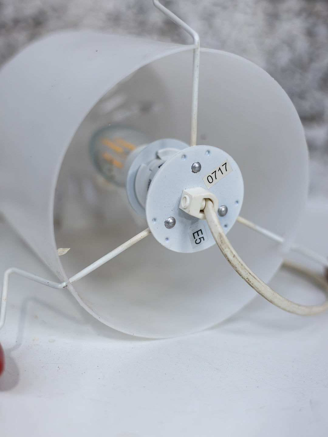 julia-lampe-a-poser-plastique-contemporaine-1124-6