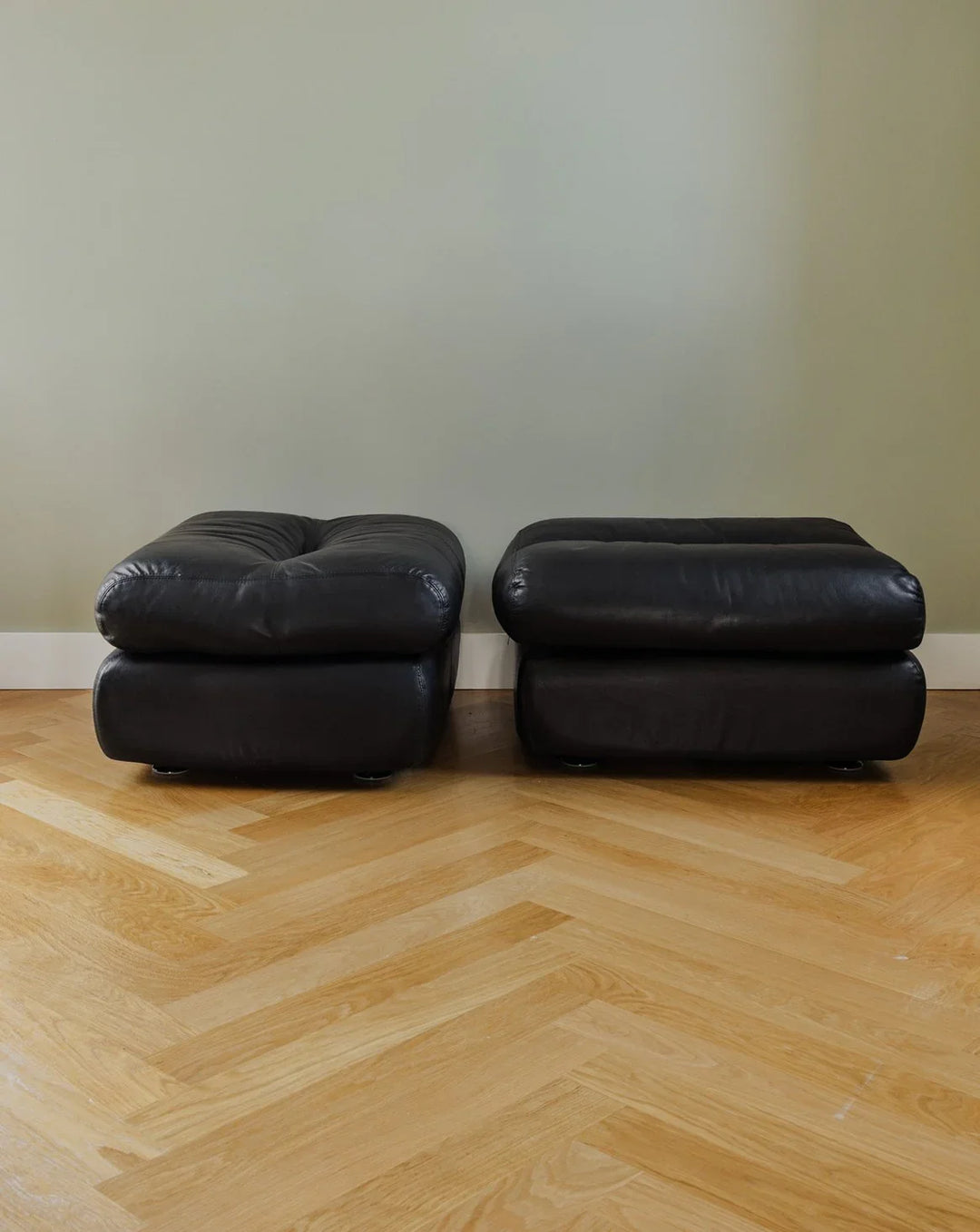 jean-philippe-pouf-cuir-79-1