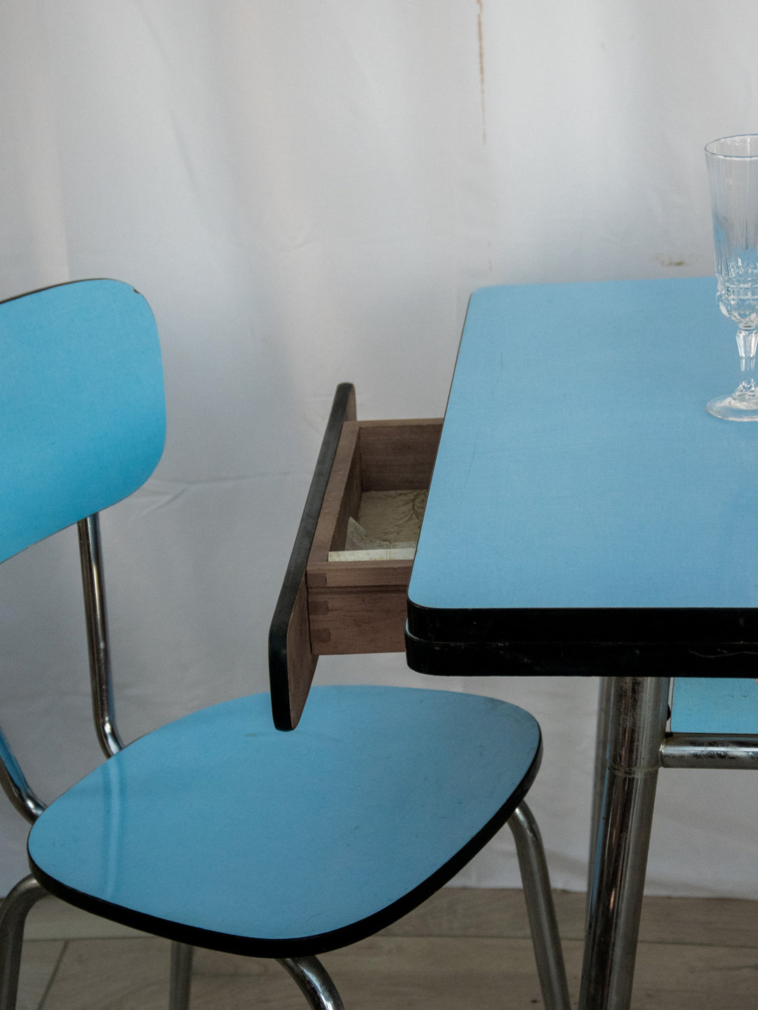 auguste-ensemble-table-et-chaises-formica-9-8