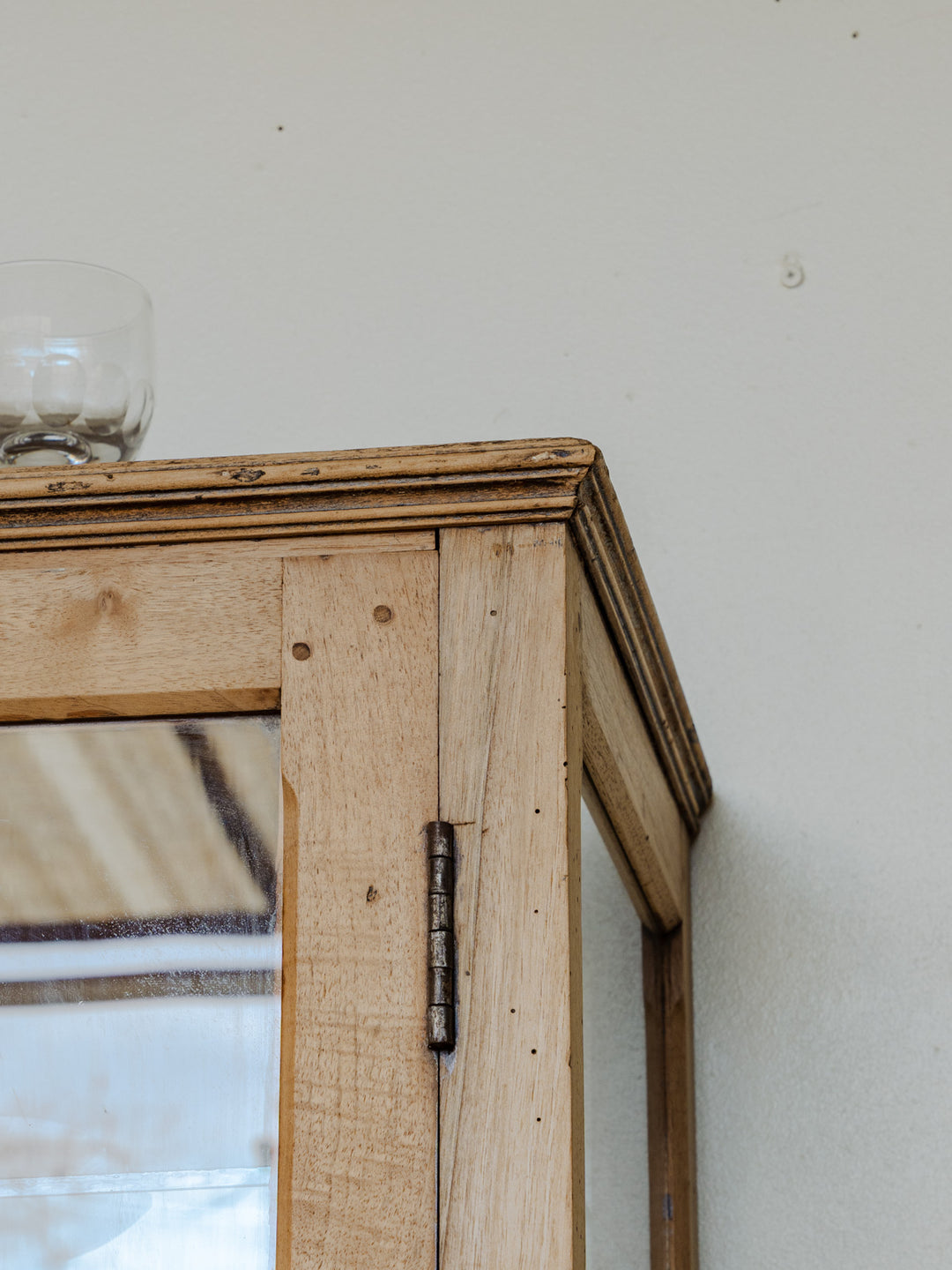 victoria-vitrine-noyer-103-7