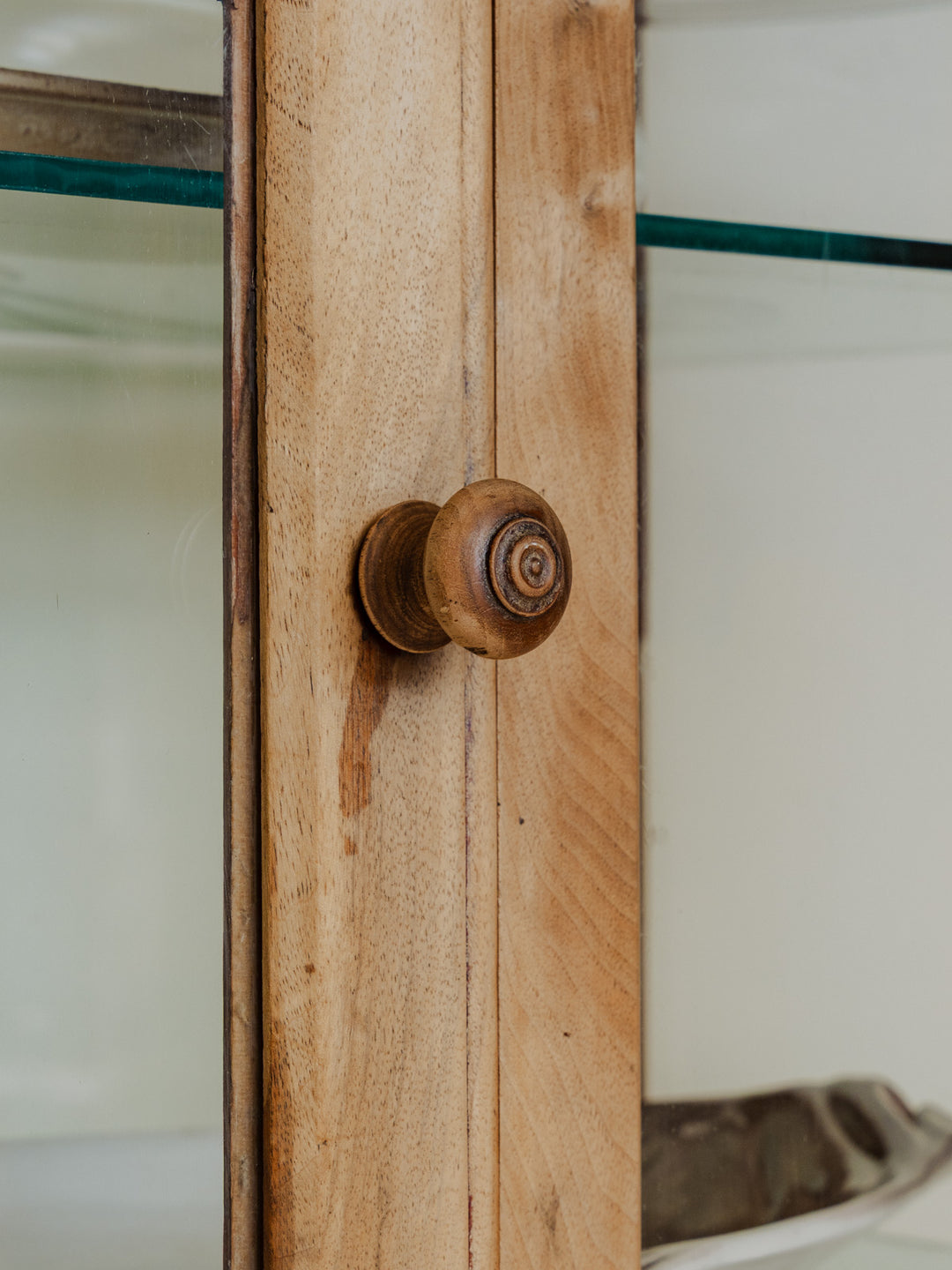 victoria-vitrine-noyer-103-8