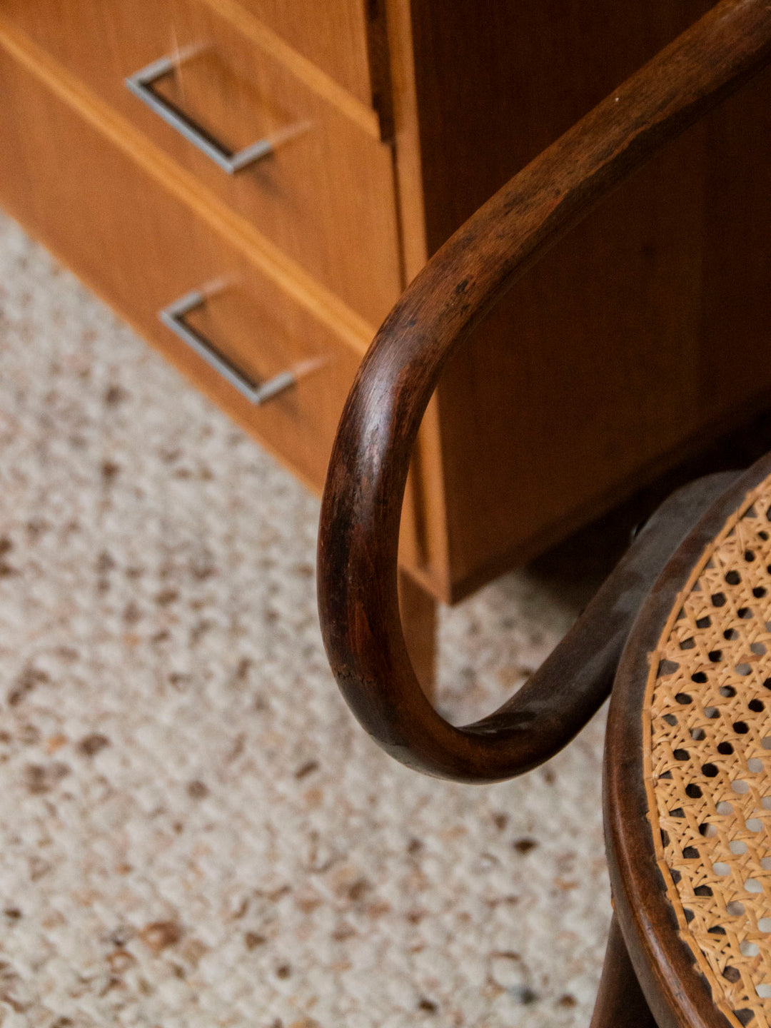 ernest-fauteuil-cannage-589-4