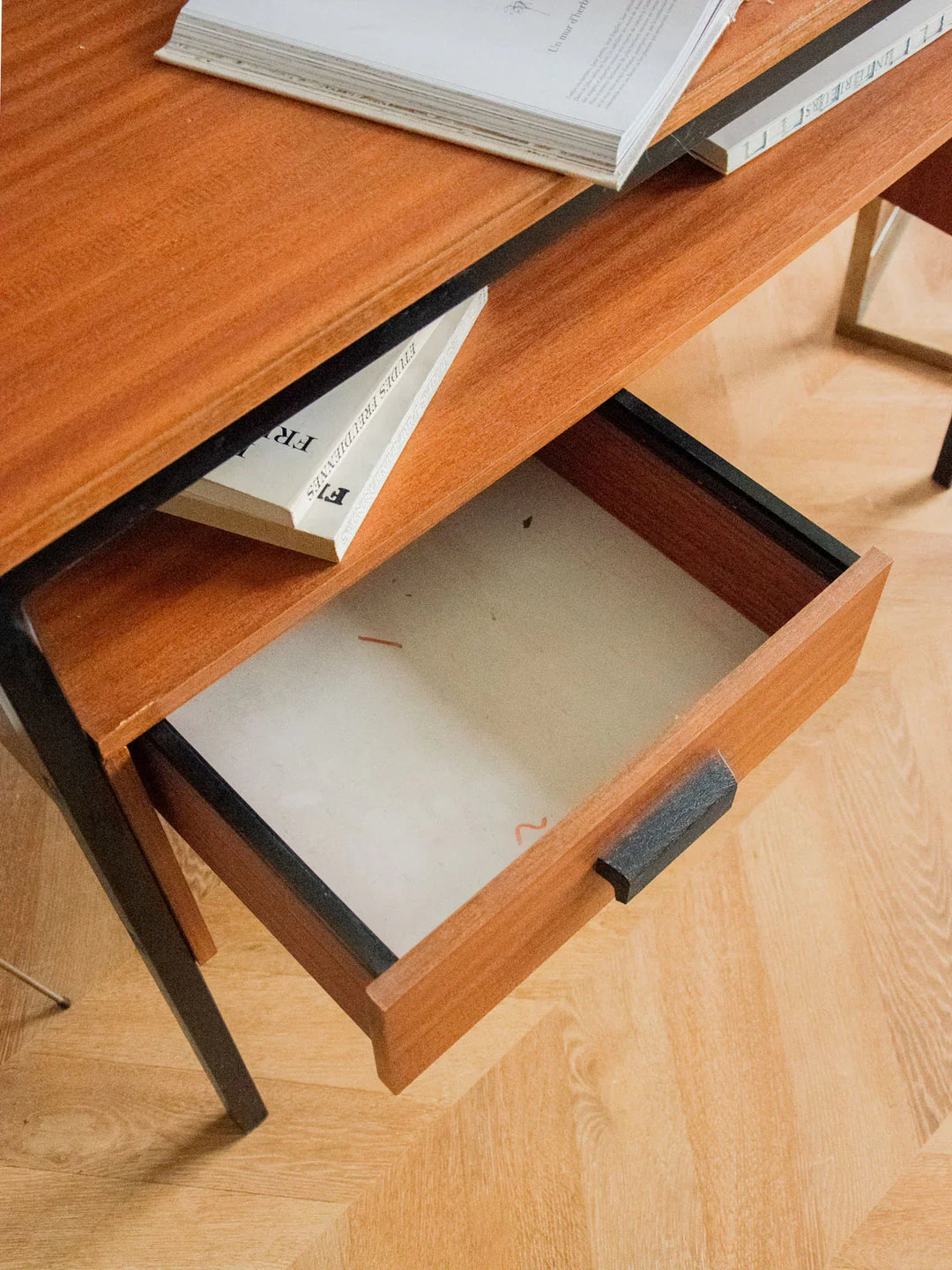 yvan-bureau-teck-495-7