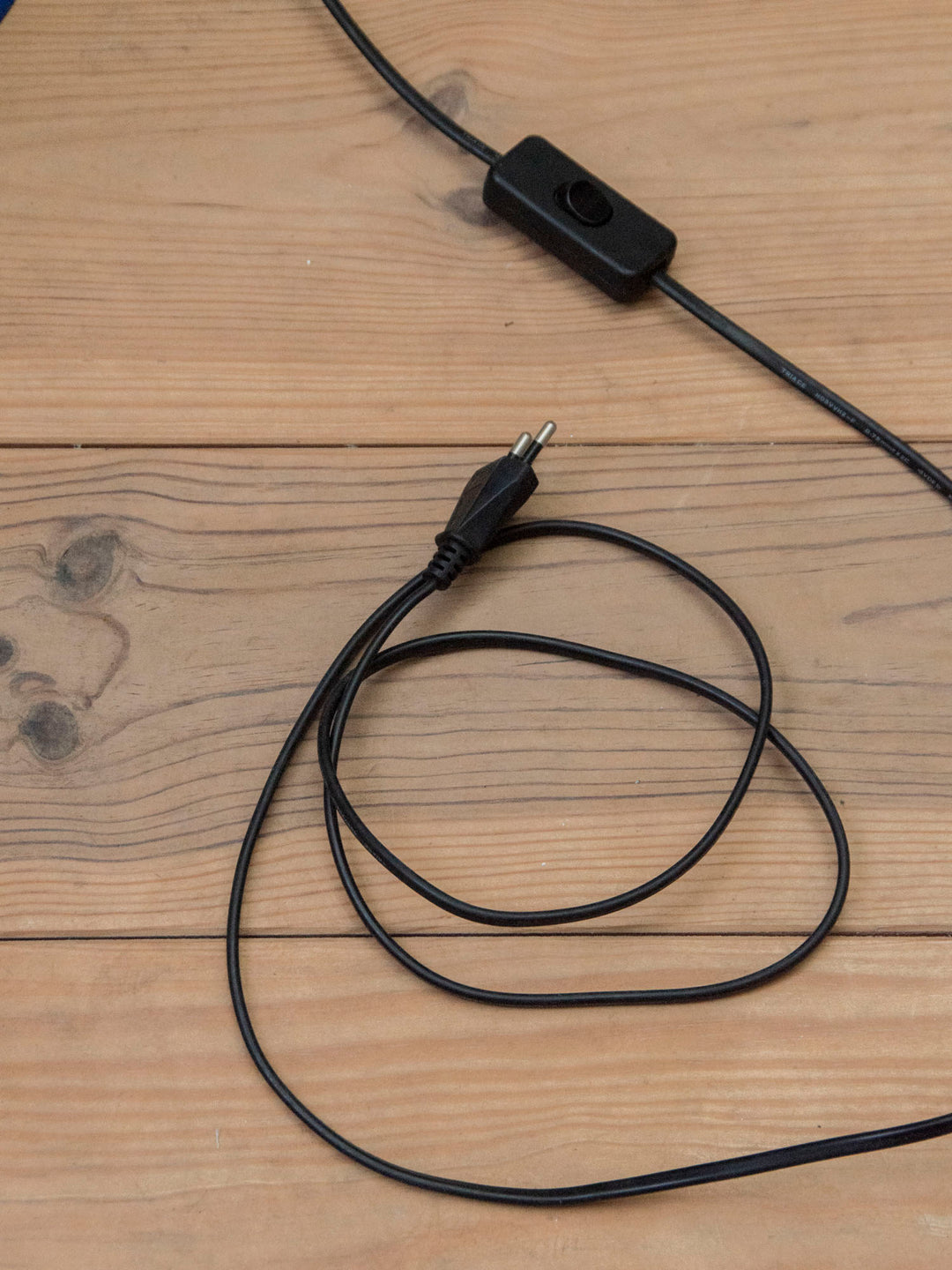 julia-lampe-à-poser-bleue-543-8