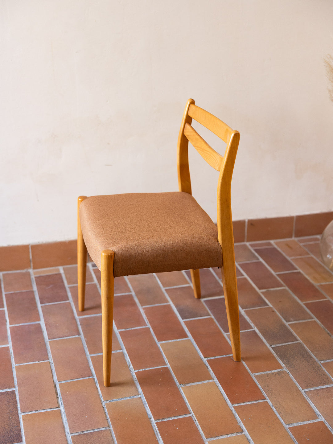 alma-chaise-bois-chaleureuse-lot-1899-5