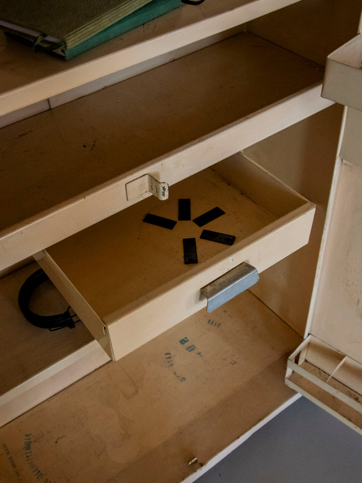 magda-armoire-metal-152-9