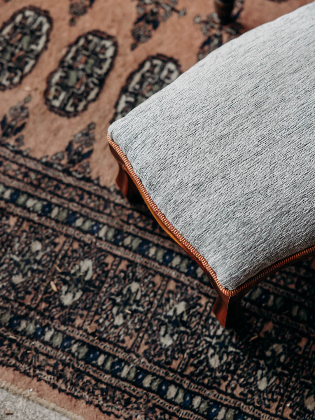 regis-tabouret-repose-pied-717-4