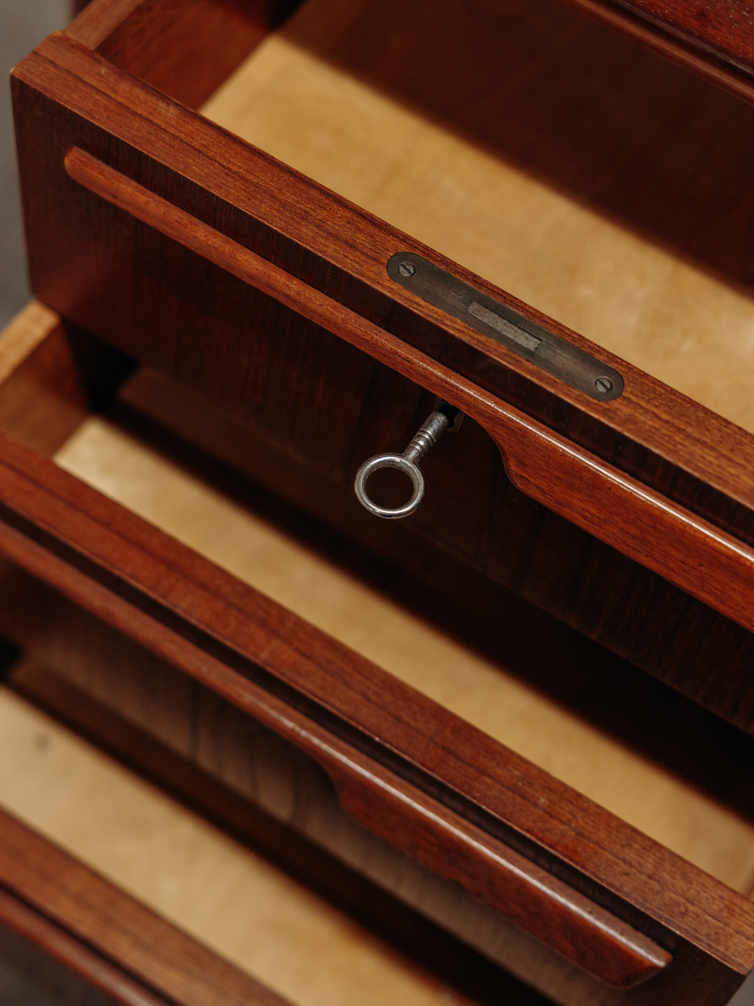 yvan-bureau-teck-471-5