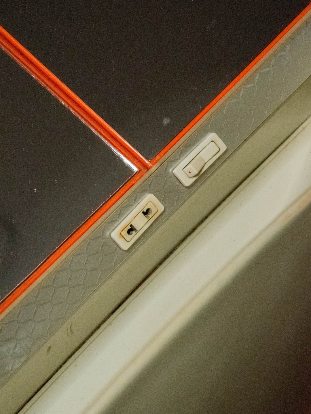 louise-coiffeuse-plastique-miroir-207-6