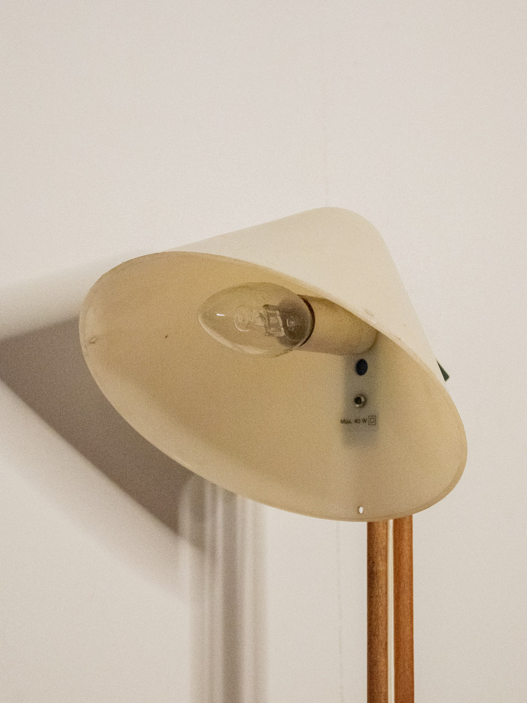 julia-lampe-à-poser-plastique-bois-525-8