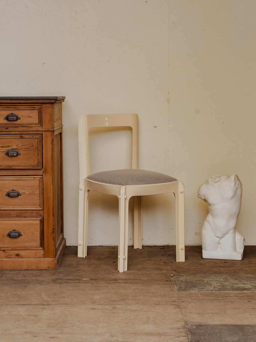 alma-chaise-plastique-1588-2