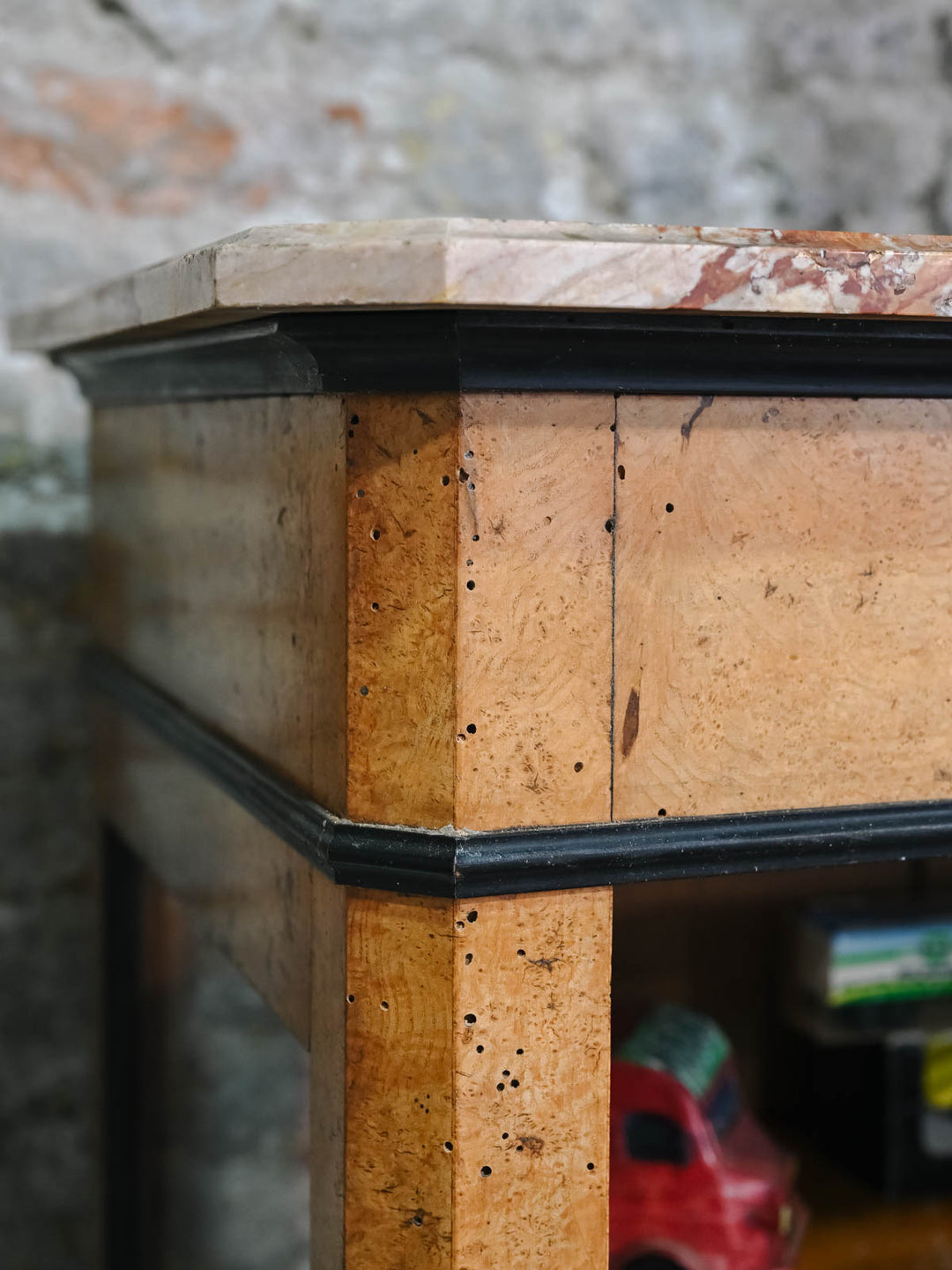 victoria-vitrine-bois-marbre-1321-4