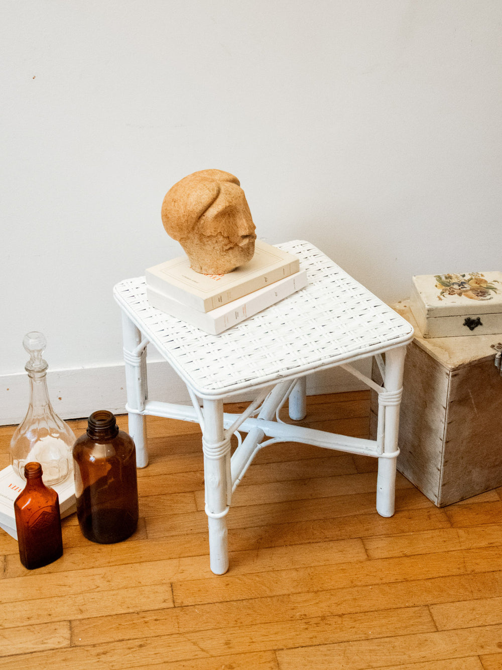 francine-table-appoint-blanche-584-2