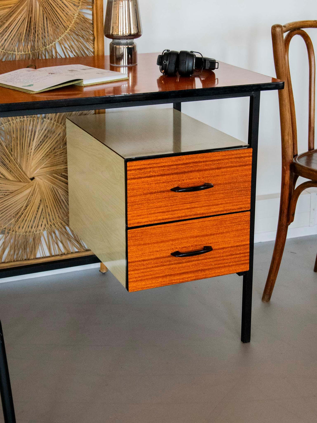 yvan-bureau-formica-522-4