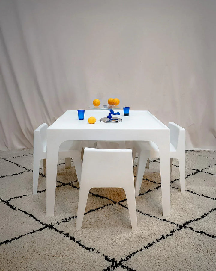 auguste-ensemble-table-et-chaises-fibre-verre-10-1