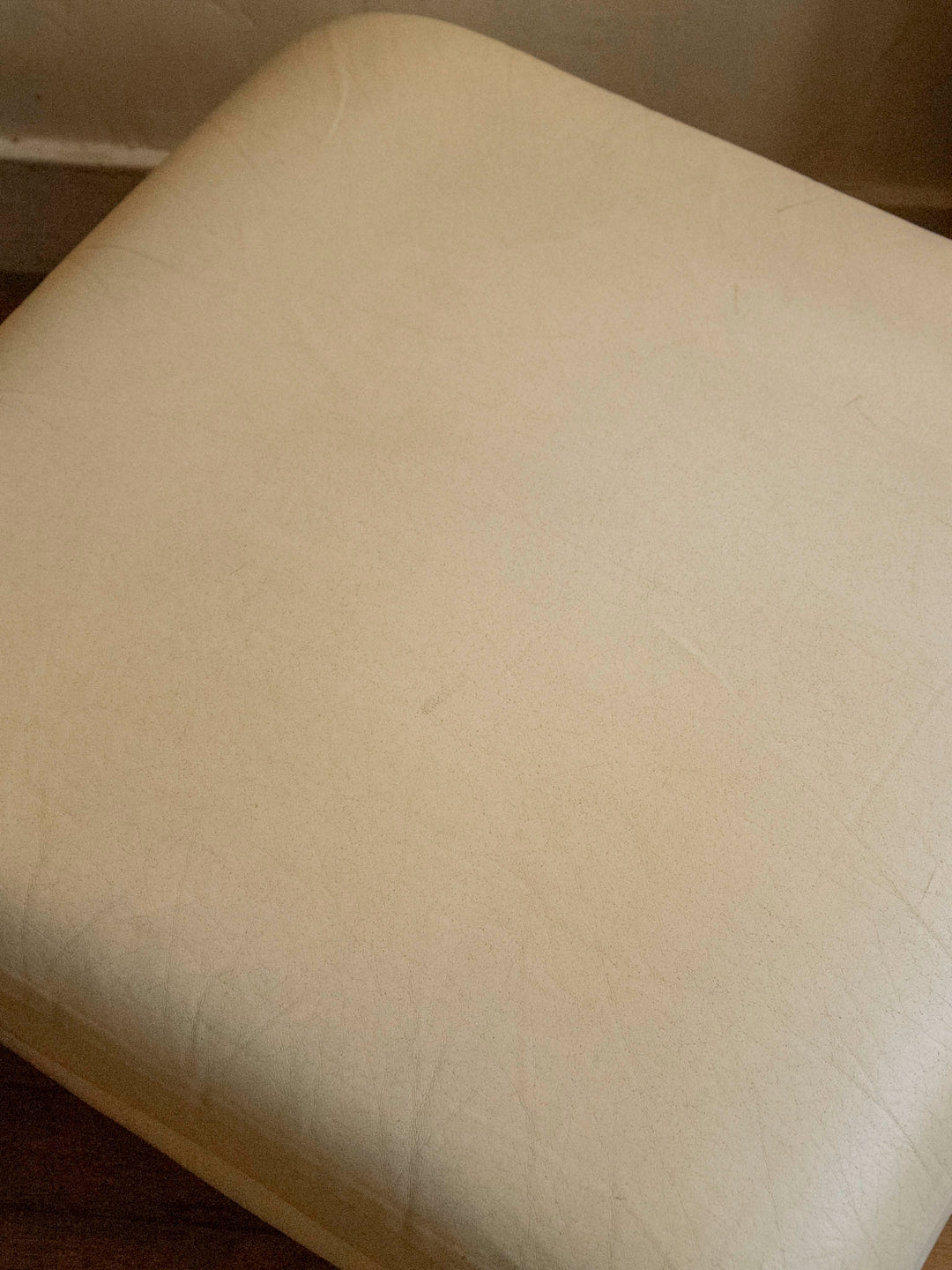 jean-philippe-pouf-cuir-95-3