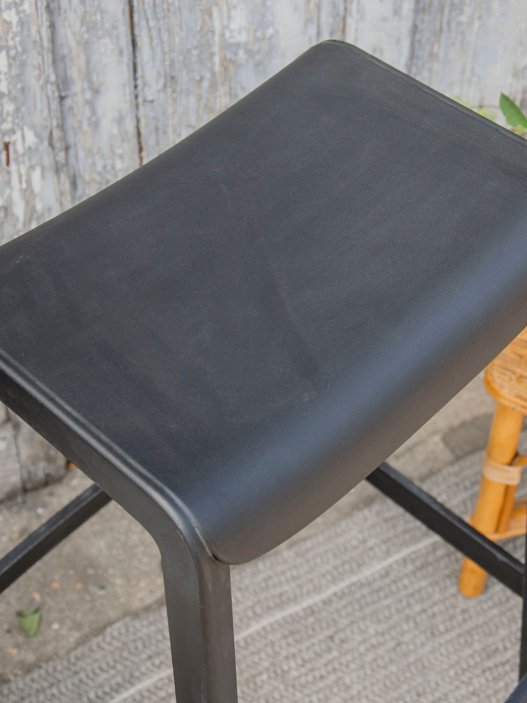 pierre-tabouret-bar-plastique-noir-exterieur-691-5