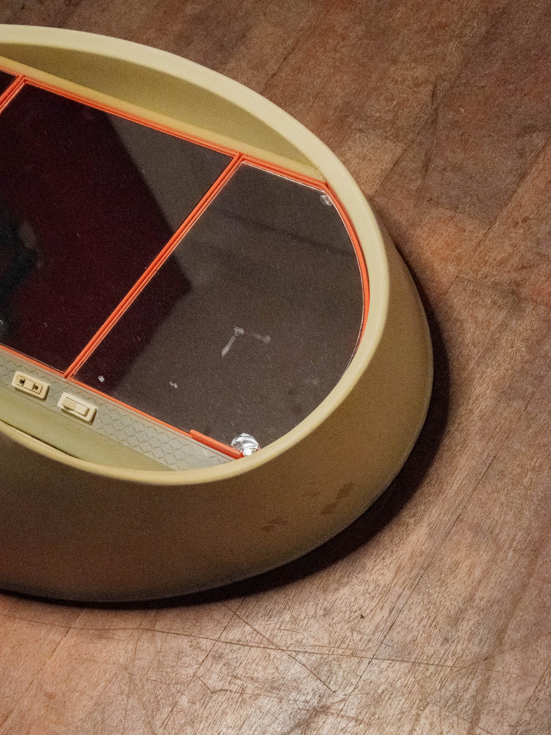 louise-coiffeuse-plastique-miroir-207-2