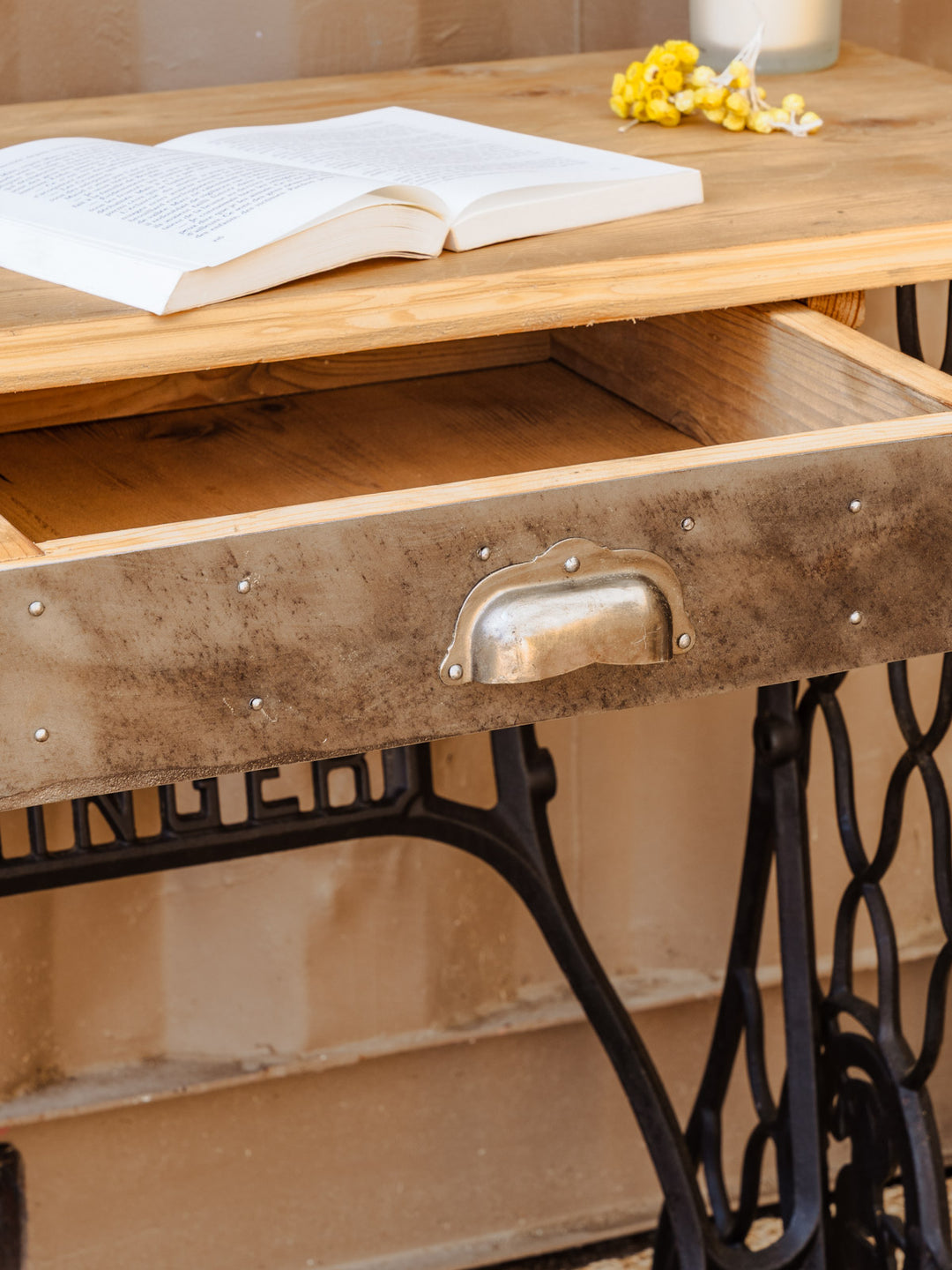 hanna-table-appoint-pin-764-4