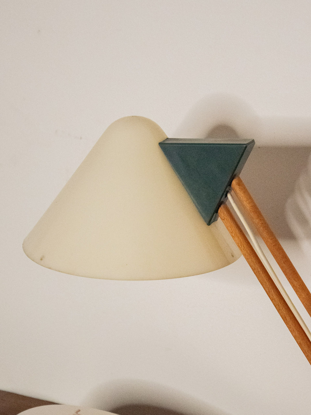 julia-lampe-à-poser-plastique-bois-525-6
