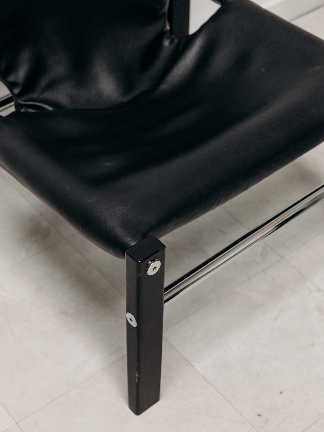 auguste-ensemble-table-et-chaises-cuir-6-6