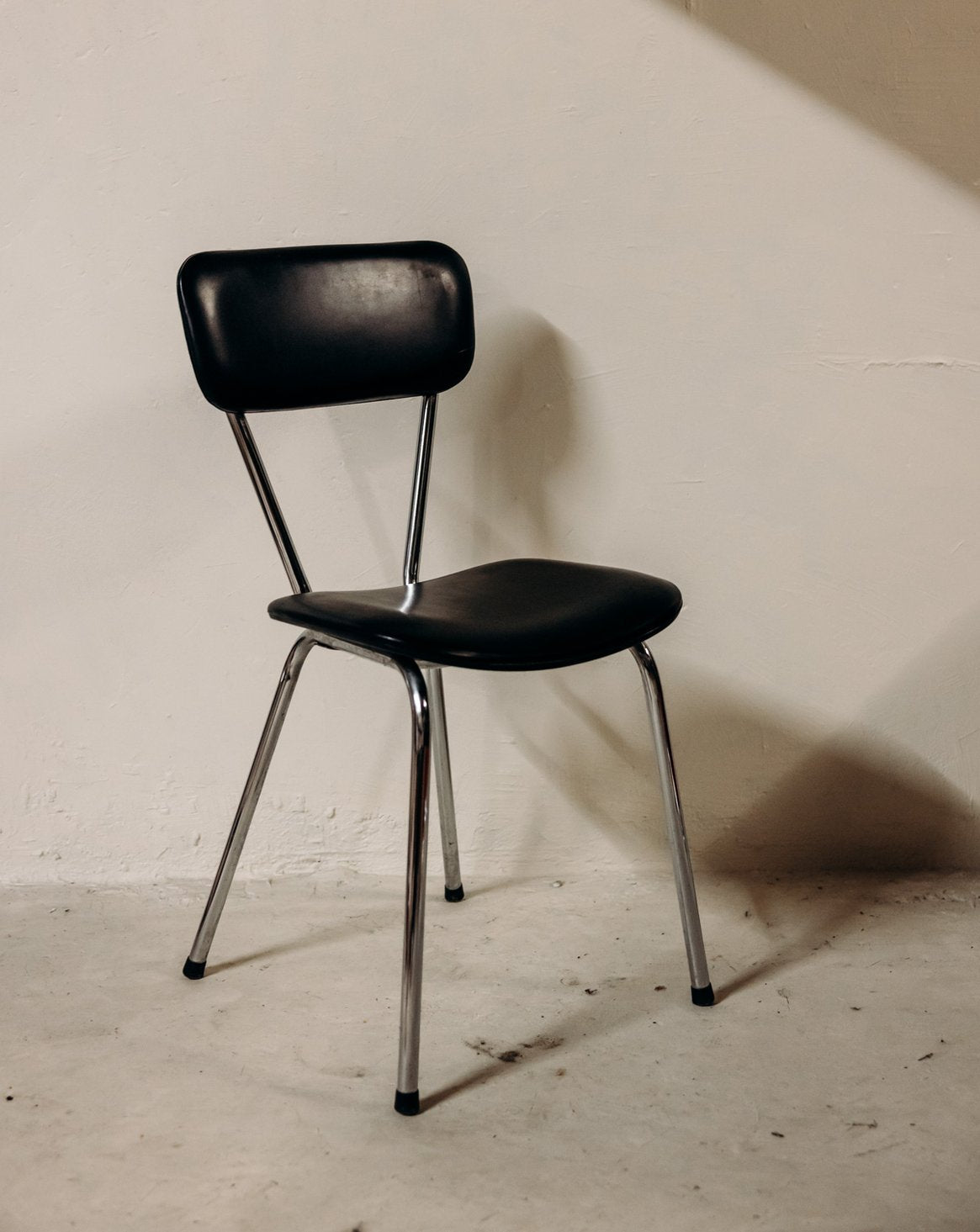 alma-chaise-simili-cuir-1971-1