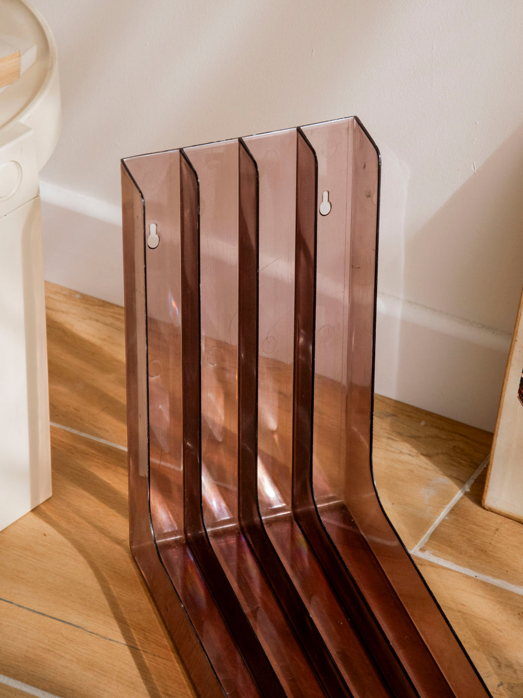 marius-porte-revues-plexiglass-283-4