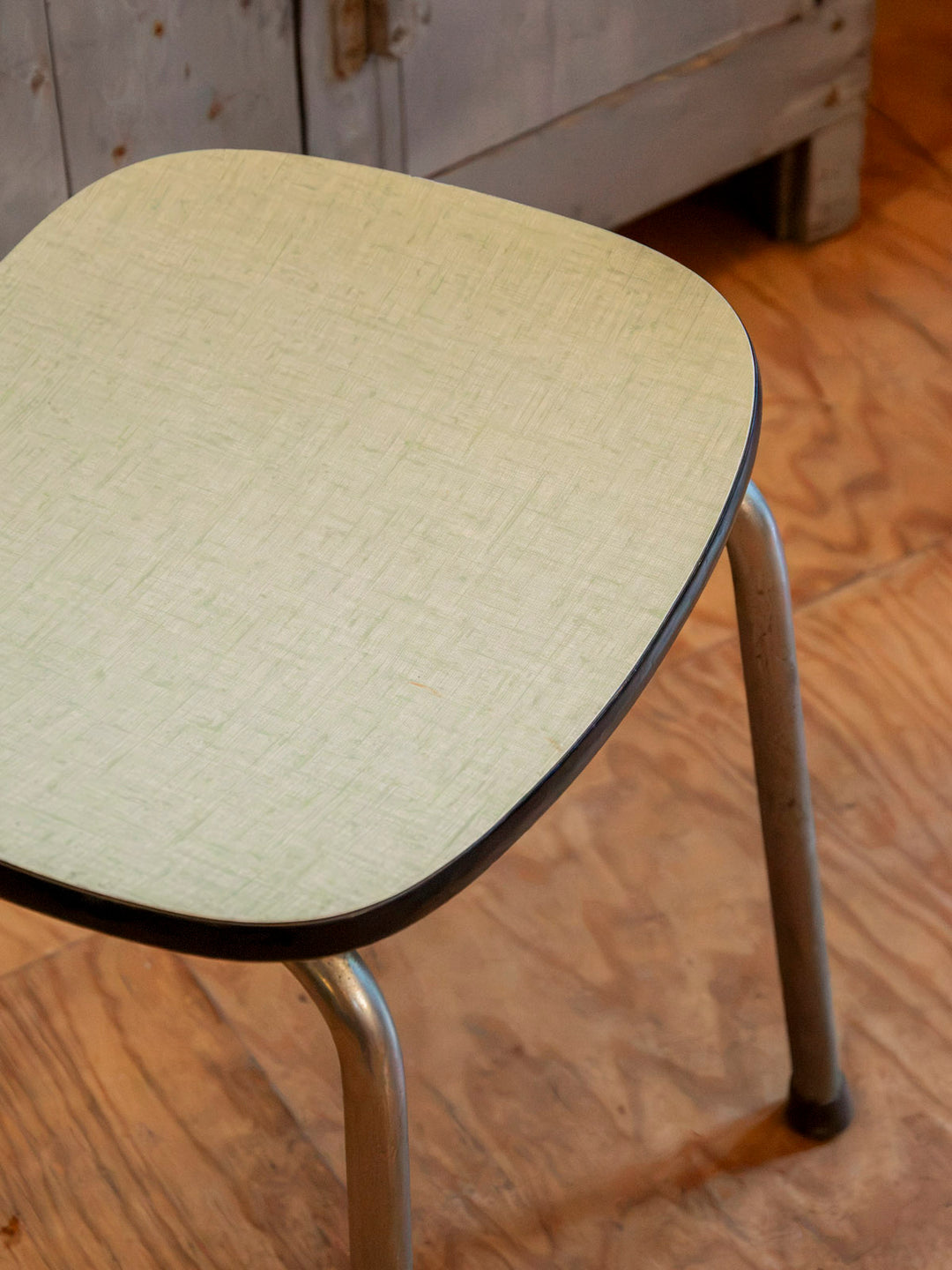 alma-chaise-formica-2033-3