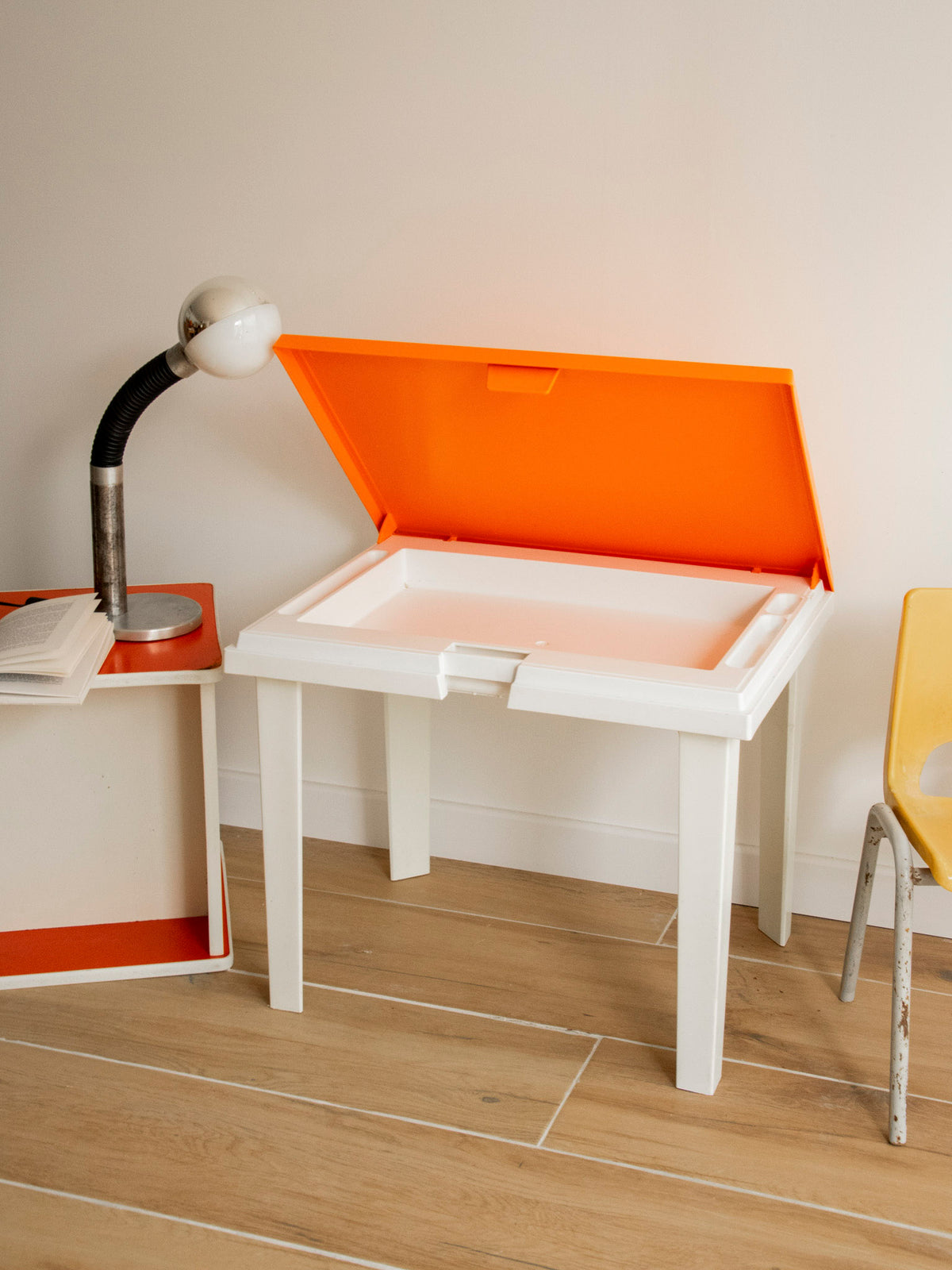 yvan-bureau-plastique-552-2