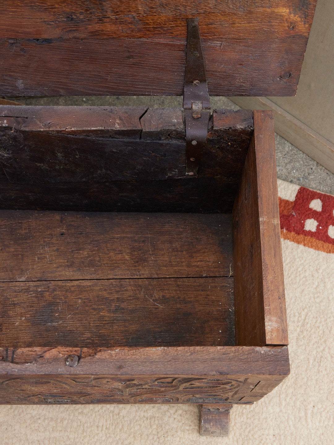 lucien-coffre-bois-ancien-220-7