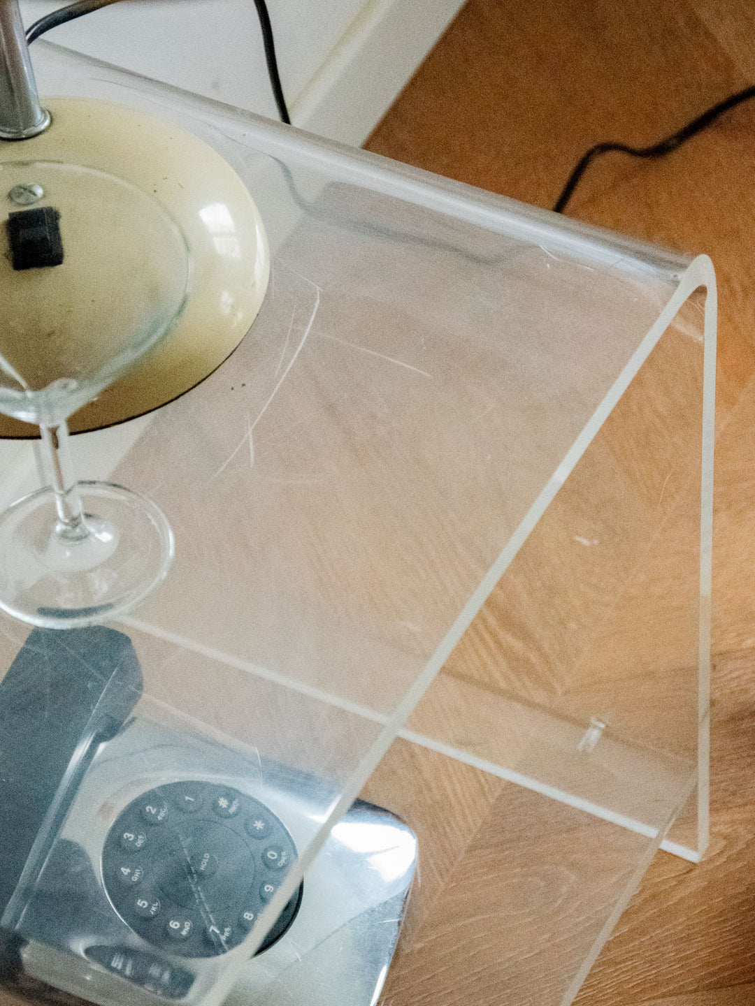 hanna-table-appoint-plexiglass-799-4