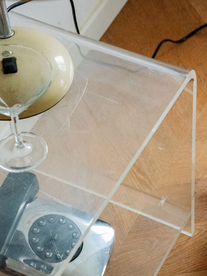 hanna-table-appoint-plexiglass-799-4